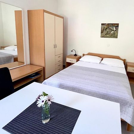 Paradise Apartments - Robinson Getaway Gdinj Екстер'єр фото