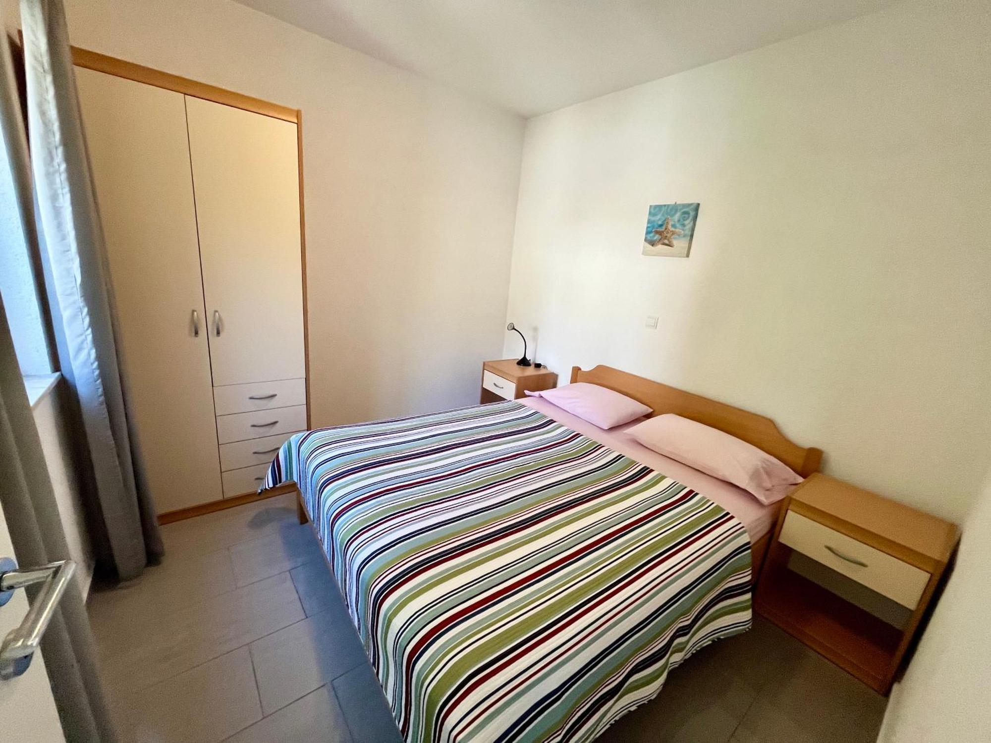Paradise Apartments - Robinson Getaway Gdinj Екстер'єр фото