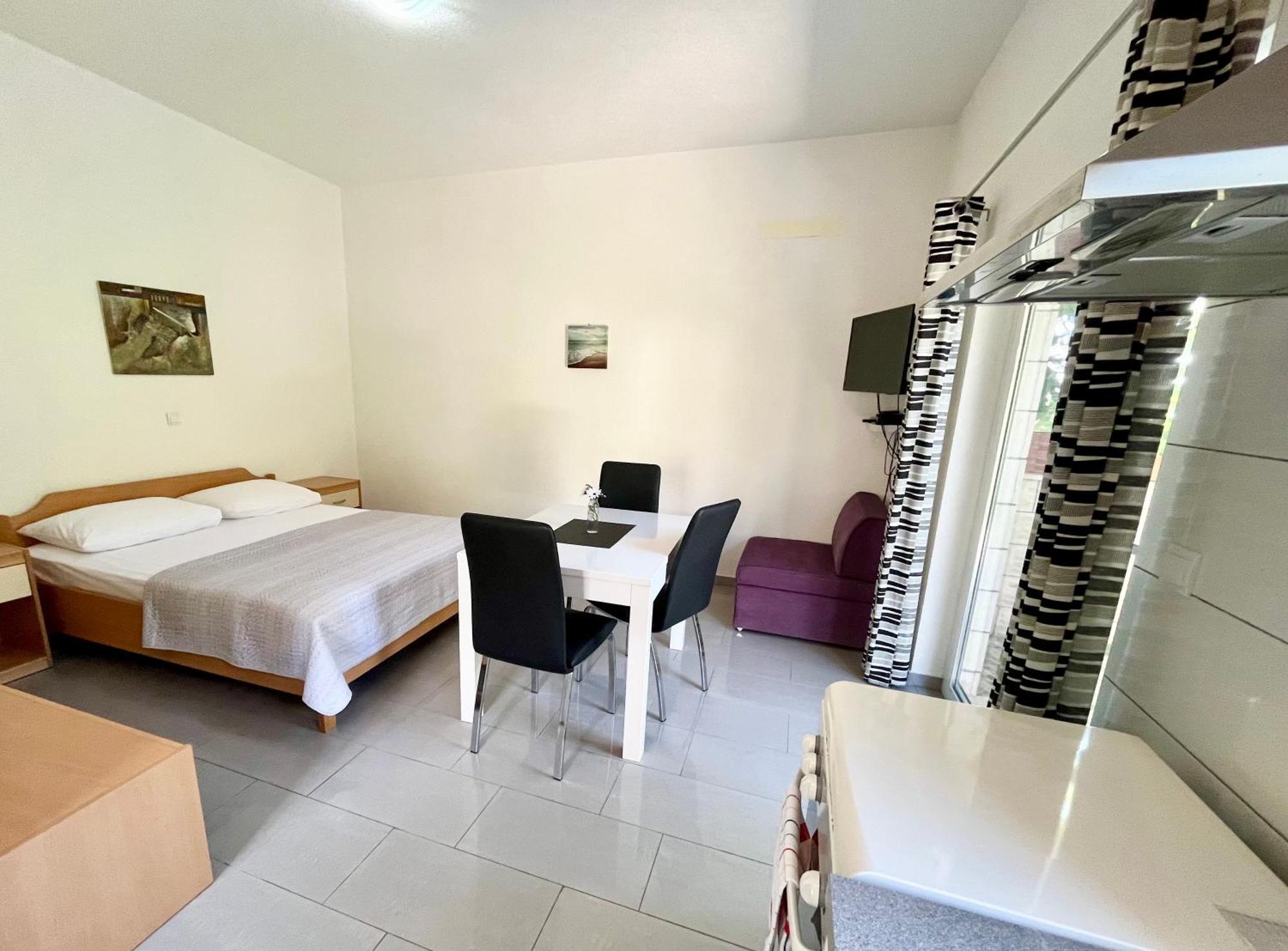 Paradise Apartments - Robinson Getaway Gdinj Екстер'єр фото