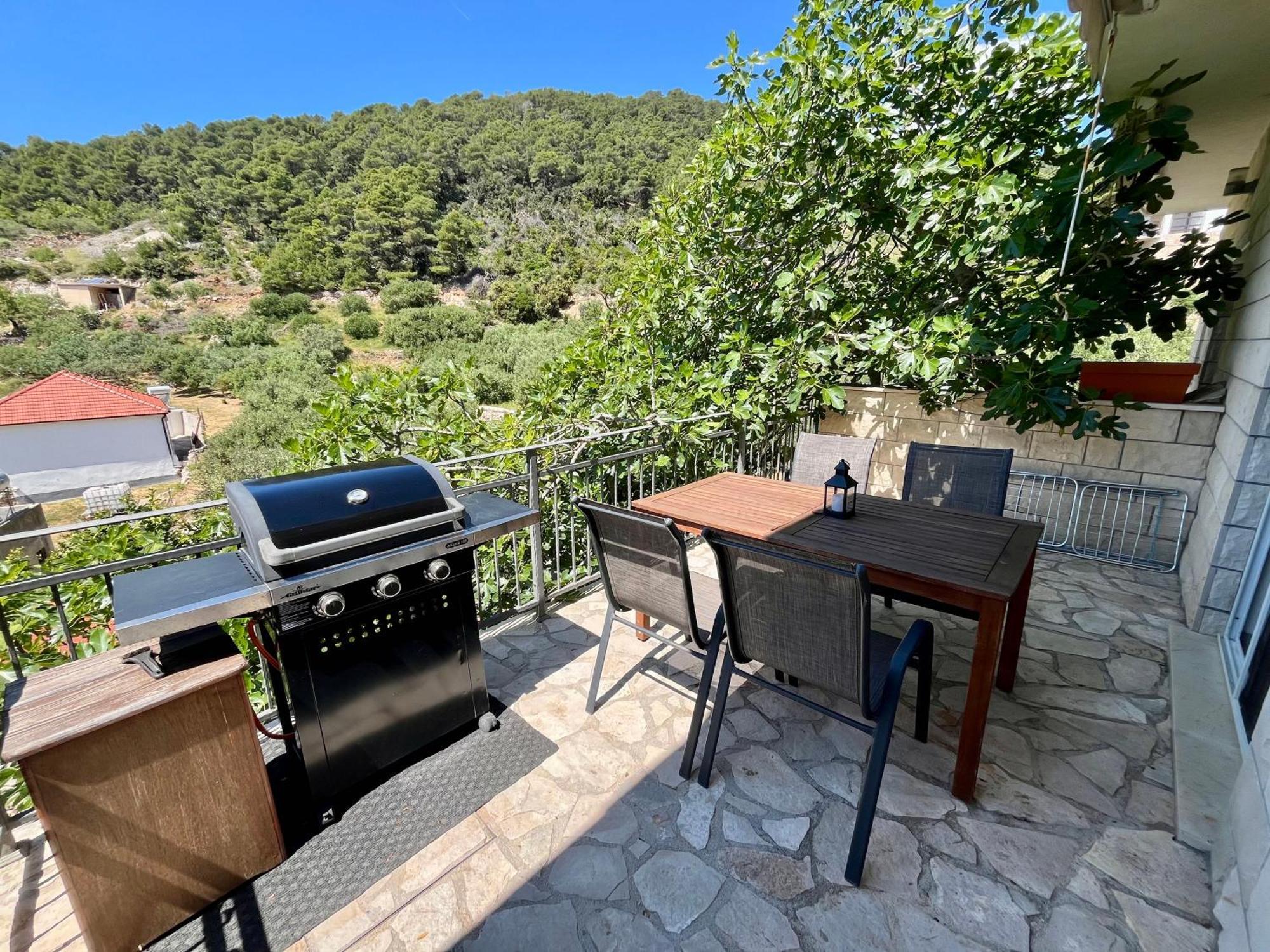 Paradise Apartments - Robinson Getaway Gdinj Екстер'єр фото