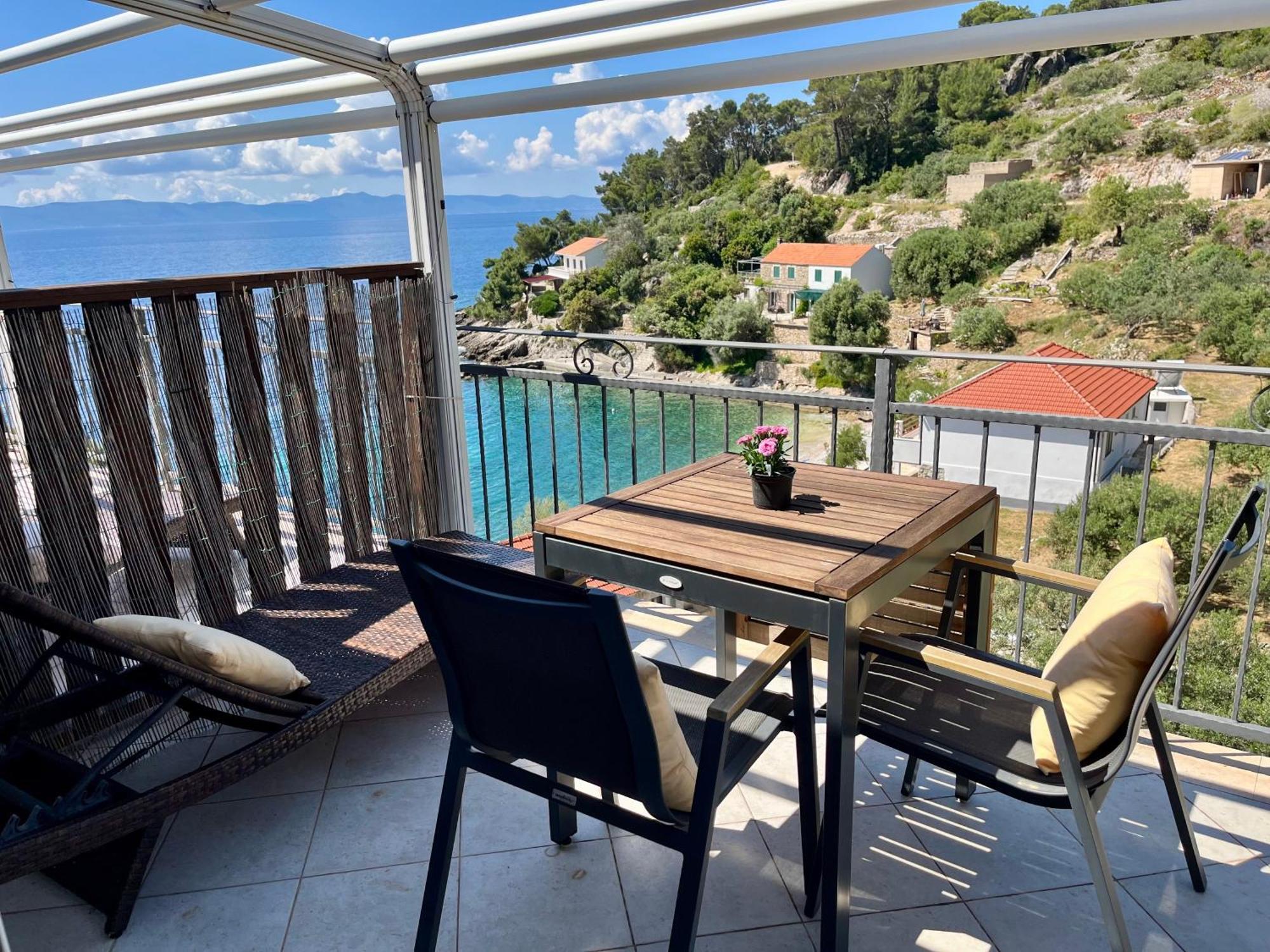 Paradise Apartments - Robinson Getaway Gdinj Екстер'єр фото