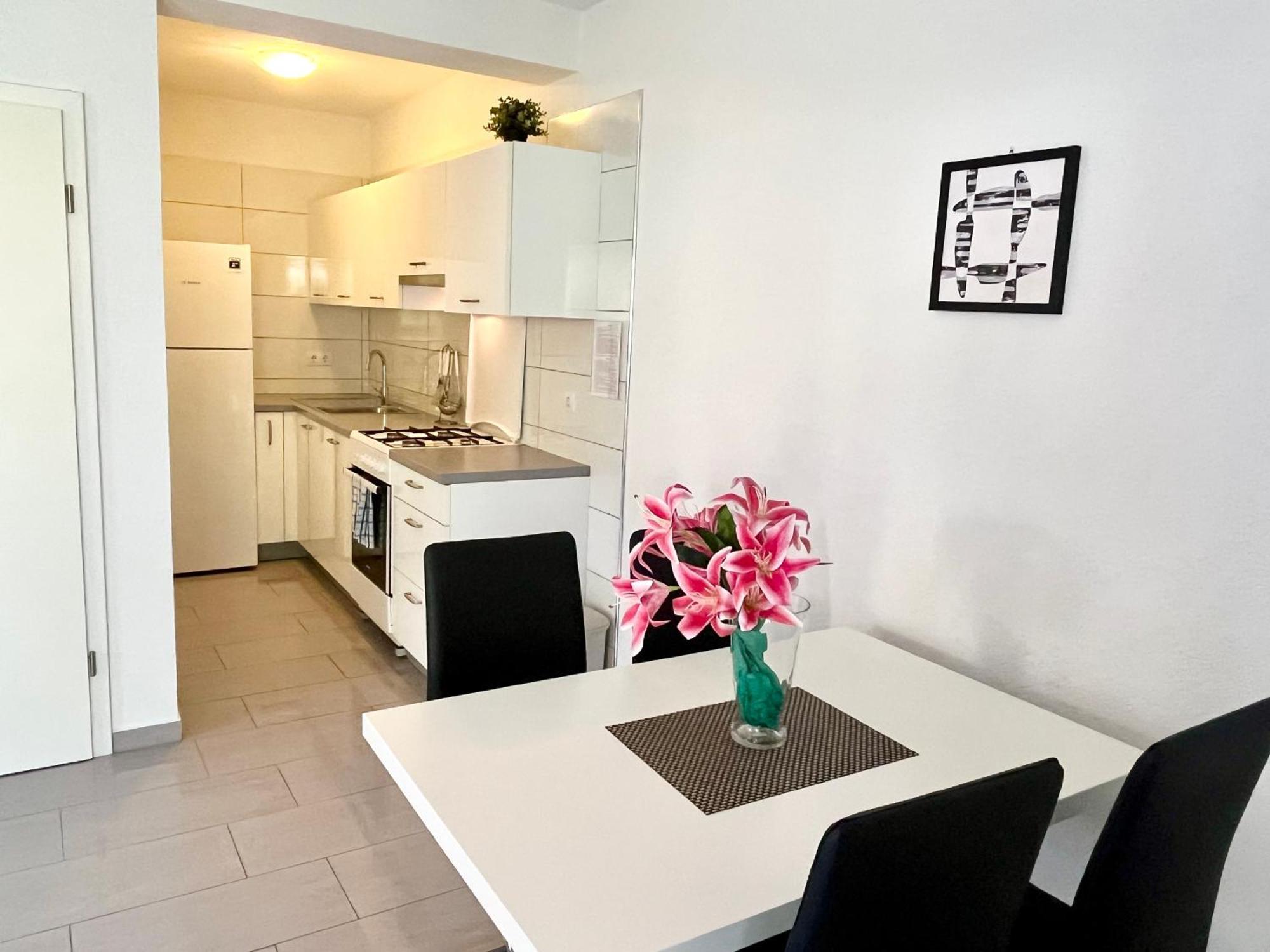 Paradise Apartments - Robinson Getaway Gdinj Екстер'єр фото