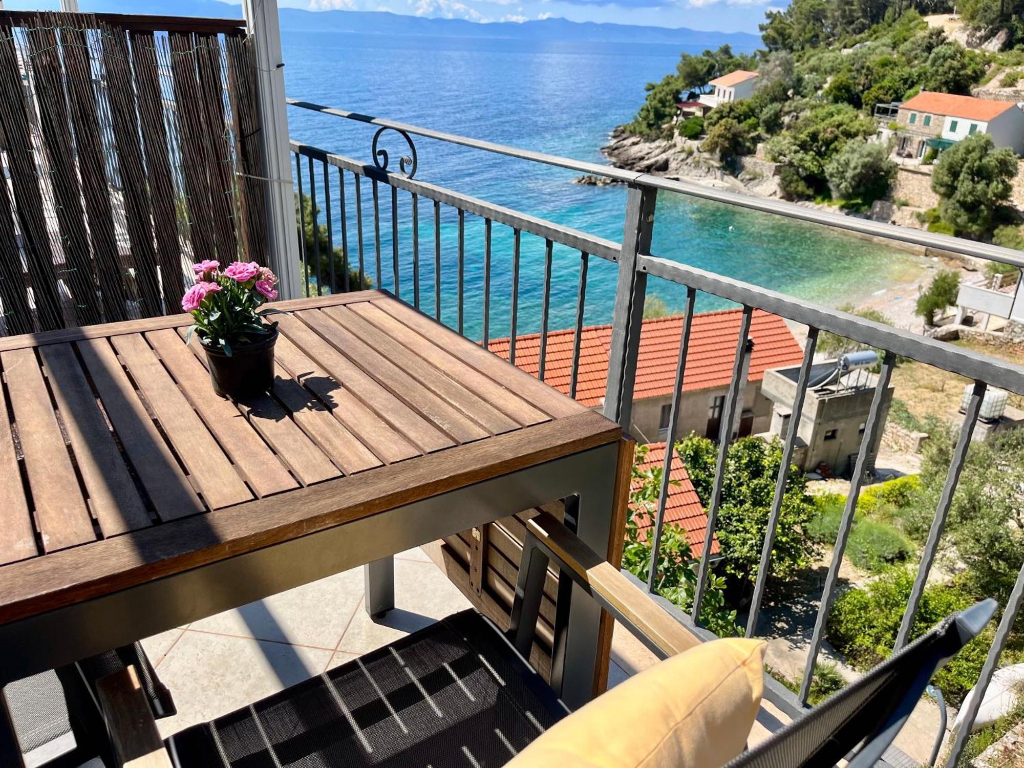 Paradise Apartments - Robinson Getaway Gdinj Екстер'єр фото