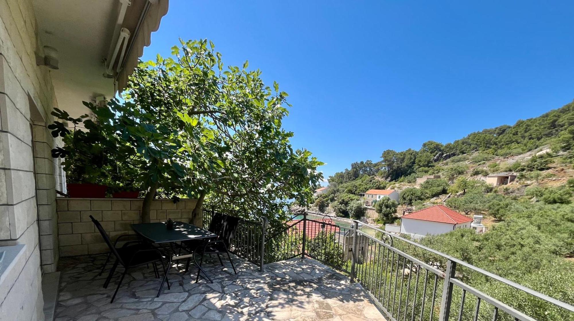 Paradise Apartments - Robinson Getaway Gdinj Екстер'єр фото