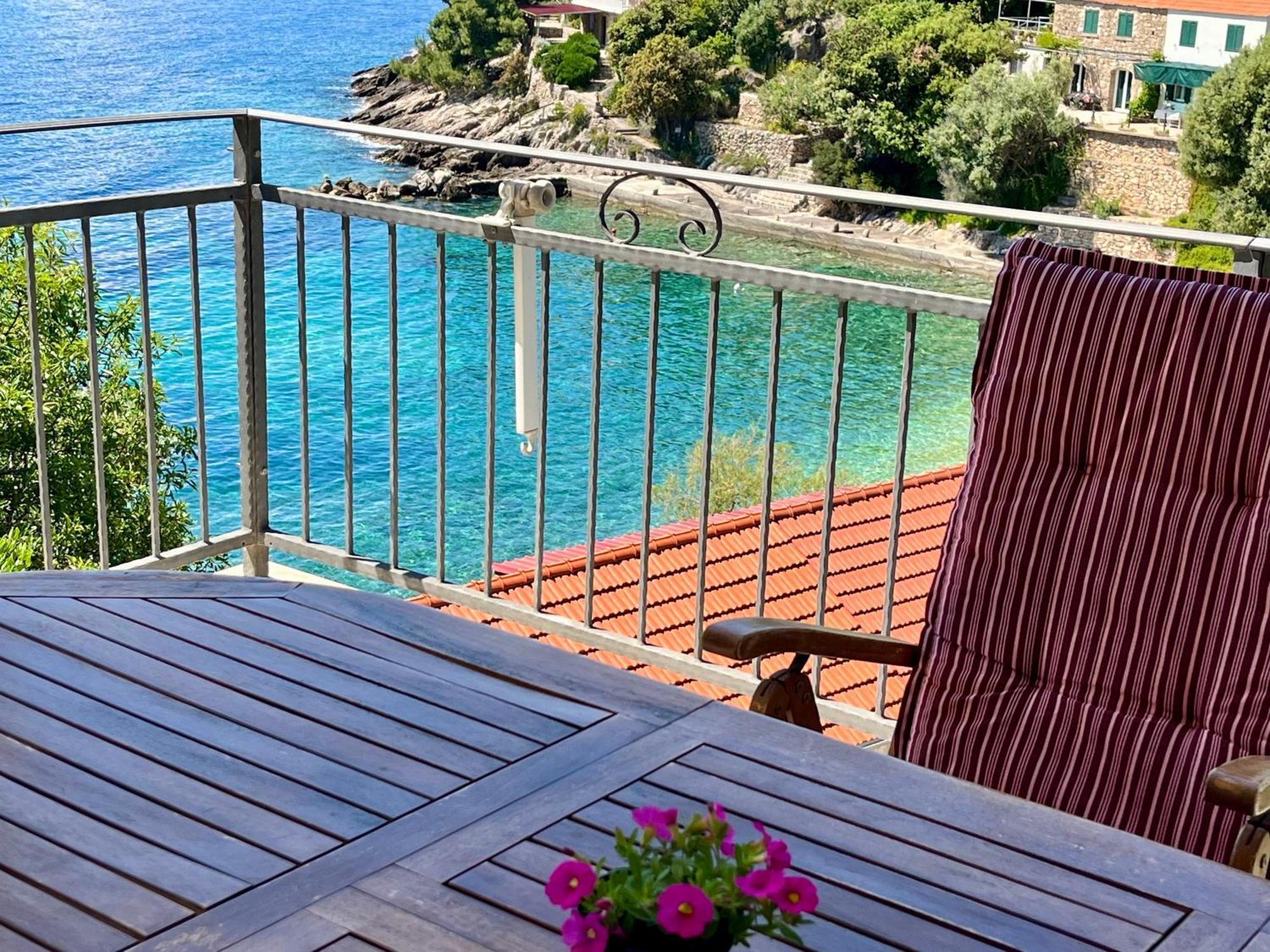 Paradise Apartments - Robinson Getaway Gdinj Екстер'єр фото