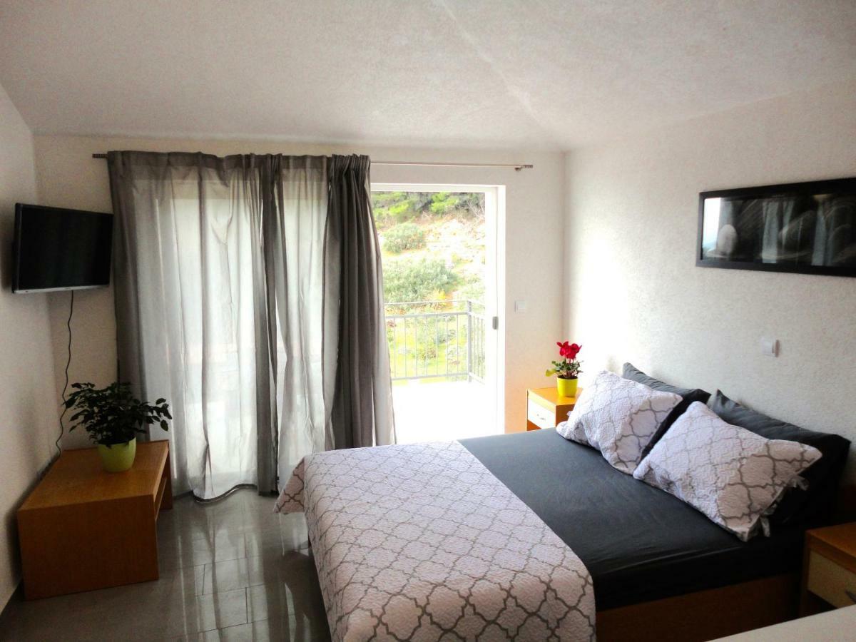 Paradise Apartments - Robinson Getaway Gdinj Екстер'єр фото