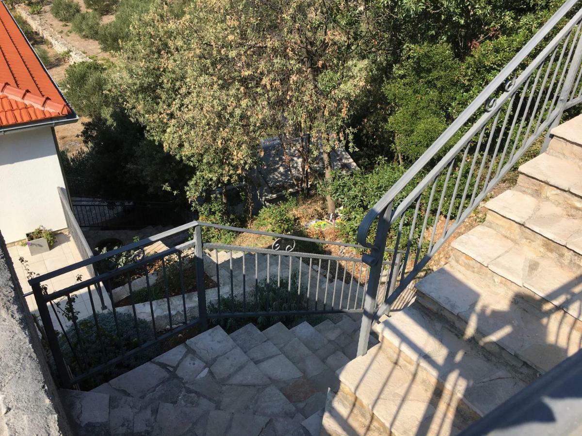 Paradise Apartments - Robinson Getaway Gdinj Екстер'єр фото
