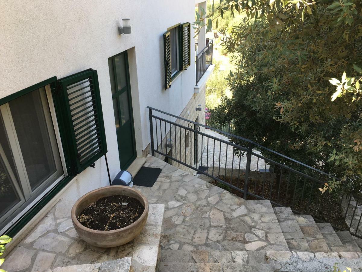 Paradise Apartments - Robinson Getaway Gdinj Екстер'єр фото